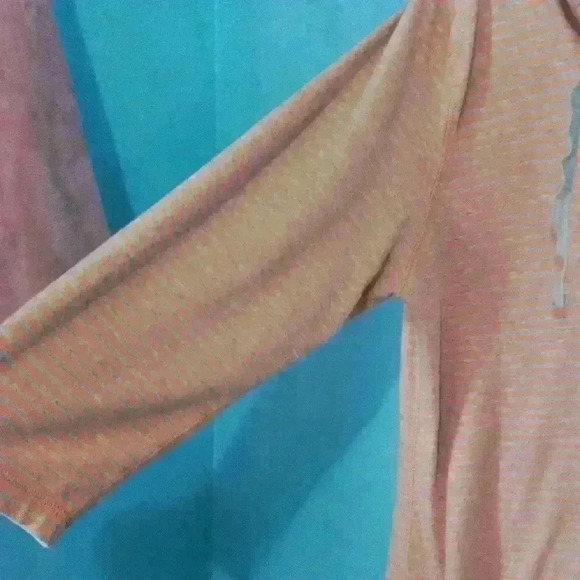 Calvin klein peach and gray long sleeve hooded tee size Xl - Picture 3 of 4